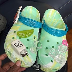 Selling classicmargaritaville clog